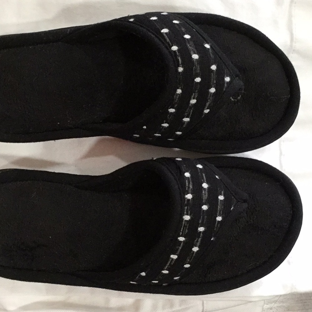 Isotoner Slippers 7.5 - 8